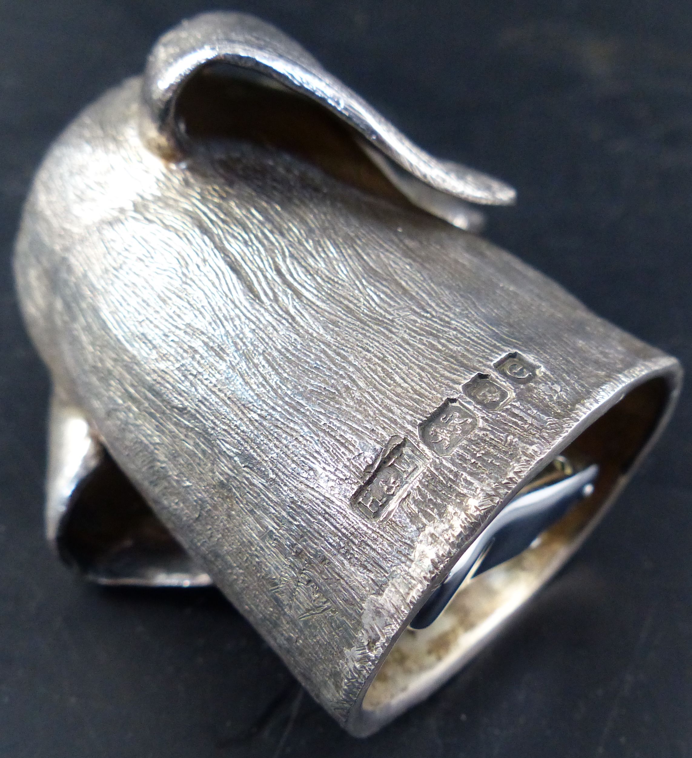 A modern silver mounted table lighter modelled as a dogs head, 7cm.
